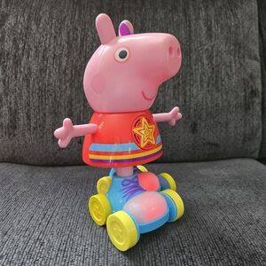 Peppa Pig Roller Disco Peppa Toy with Pull-and-Go Action; with Lights, Speech